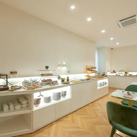Отель Dei Priori Boutique 4*