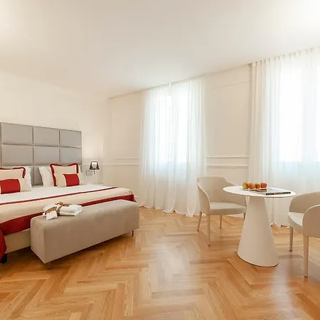 Dei Priori Boutique Ассизи