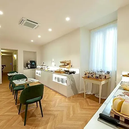 Dei Priori Boutique Asís